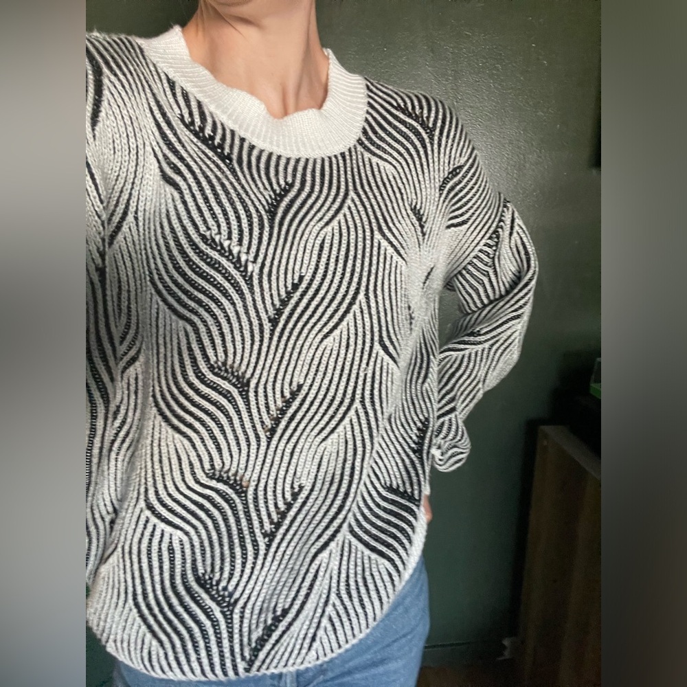 Cute patterned sweater, small size with oversized fit, barely worn